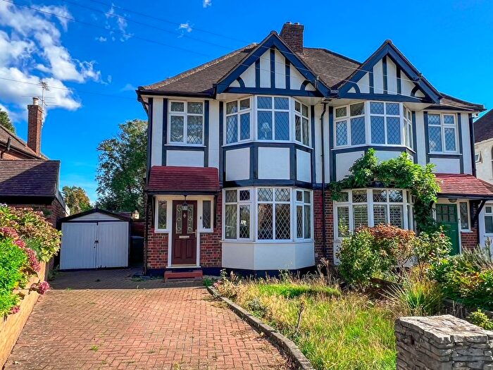 3 Bedroom Semi-Detached House For Sale In New Road, West Molesey, KT8