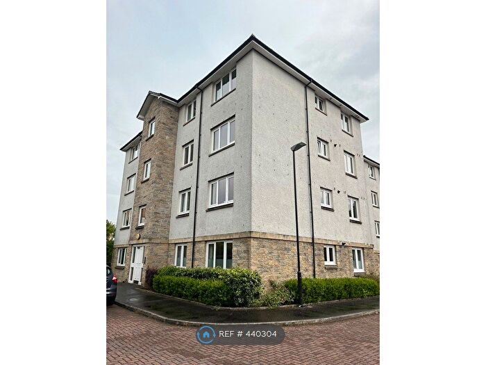 2 Bedroom Flat To Rent In Broomhill Court, Stirling, FK9