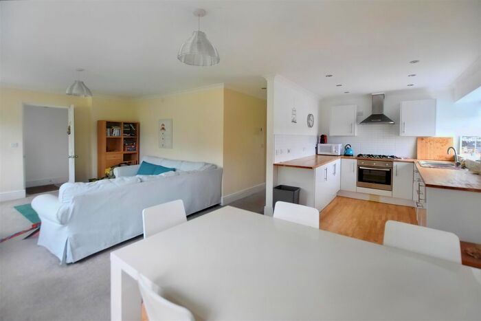 2 Bedroom Flat To Rent In Malvern House, Wogan Terrace, Saundersfoot, SA69