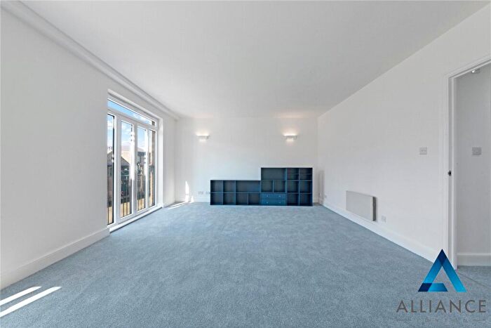 2 Bedroom Apartment To Rent In Three Colt Street, London, E14