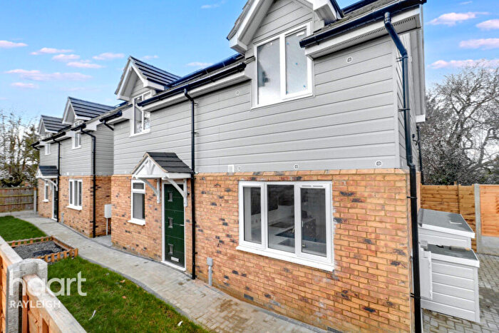 3 Bedroom Detached House For Sale In Cheapside East, Rayleigh, SS6