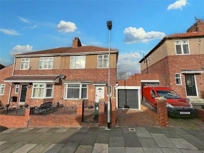 3 Bedroom Semi-Detached House For Sale In Coleridge Avenue, Low Fell, Gateshead, NE9