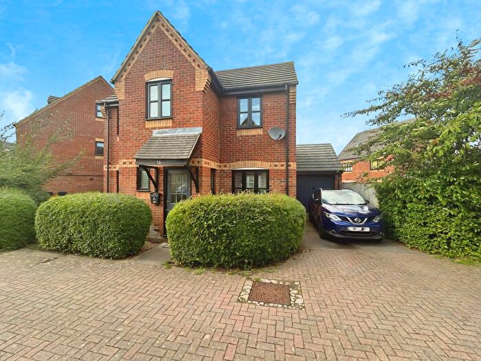 3 Bedroom Detached House For Sale In St Helens Grove, Milton Keynes, MK10