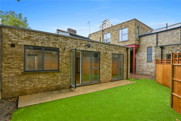 3 Bedroom Flat To Rent In Lockhart Street, Bow, London, E3