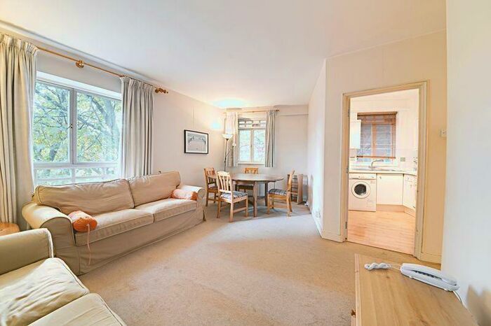 2 Bedroom Flat To Rent In Rosebery Court, Rosebery Avenue, London, EC1R