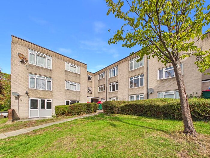 2 Bedroom Flat For Sale In Caburn Court, Crawley, RH11