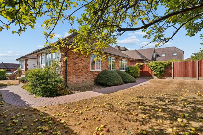 4 Bedroom Bungalow For Sale In Hillfield Square, Chalfont St. Peter, Gerrards Cross, Buckinghamshire, SL9