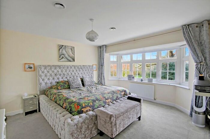 4 Bedroom Detached House For Sale In The Furrows, RH10