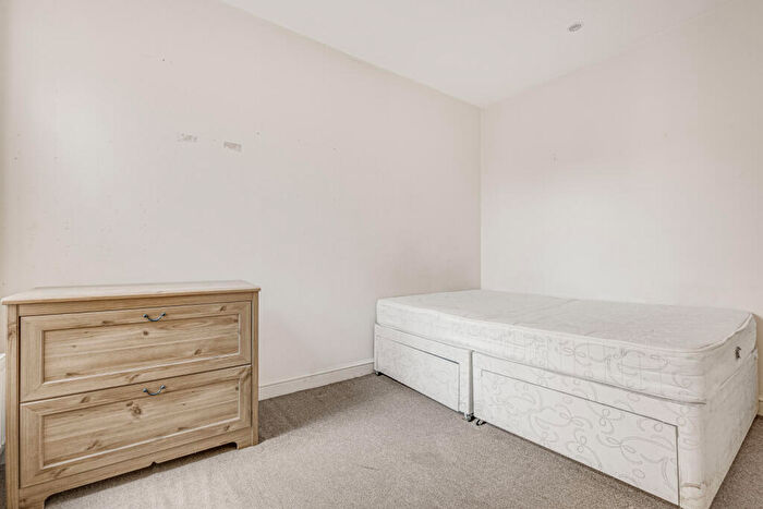 2 Bedroom Flat To Rent In Cavendish Road, Clapham, SW12