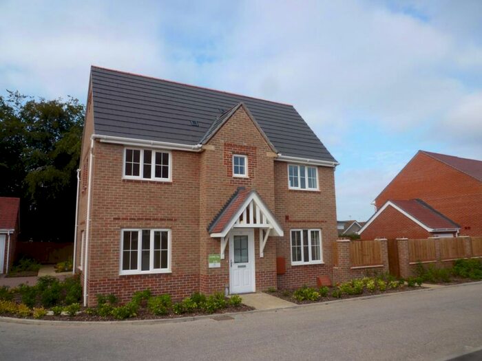 3 Bedroom Link Detached House To Rent In Felpham, PO22
