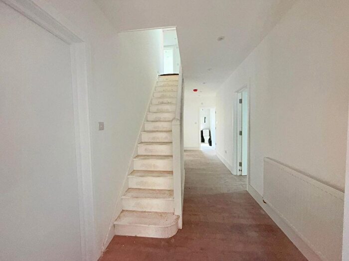 5 Bedroom Bungalow To Rent In Hall Lane, London, E4