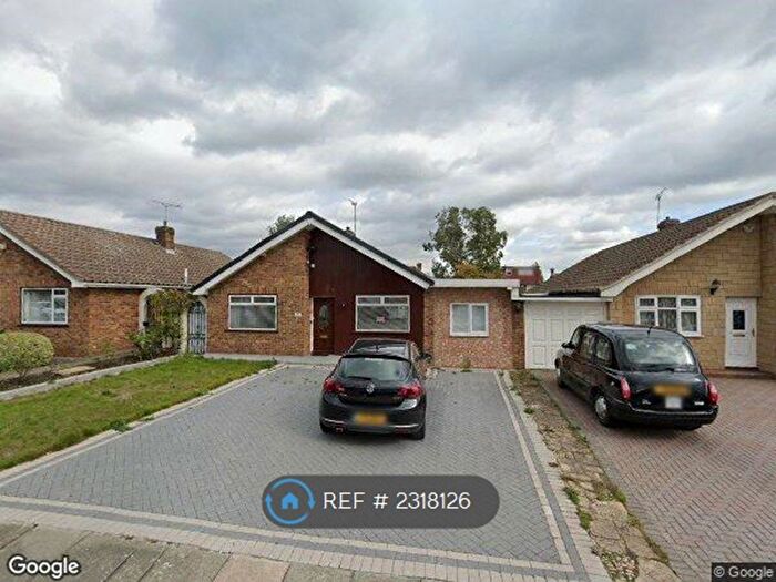 3 Bedroom Bungalow To Rent In Oakley Park, Bexley, DA5