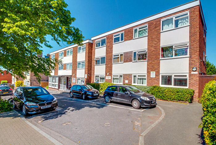 2 Bedroom Flat To Rent In Greenford Road, Harrow, Middlesex, HA1