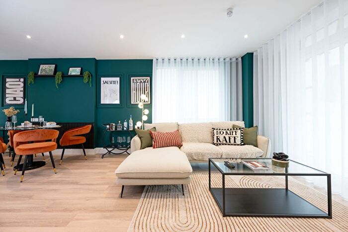 1 Bedroom Flat For Sale In Joseph Avenue, Friary Park, London, W3