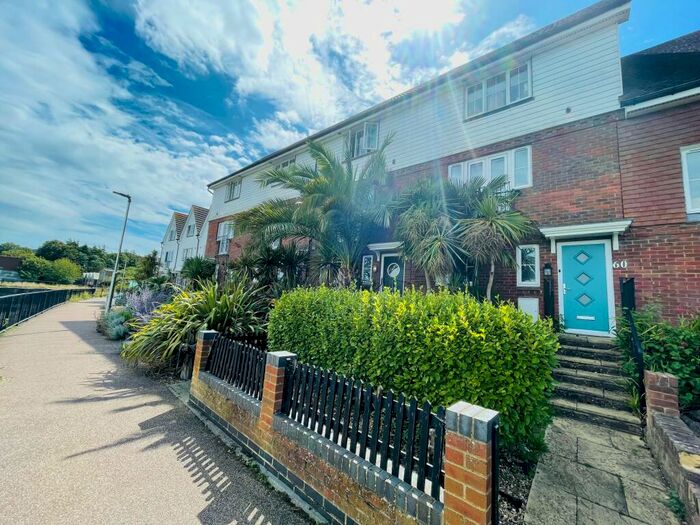 3 Bedroom Semi-Detached House To Rent In Waterside Lane, Gillingham, ME7