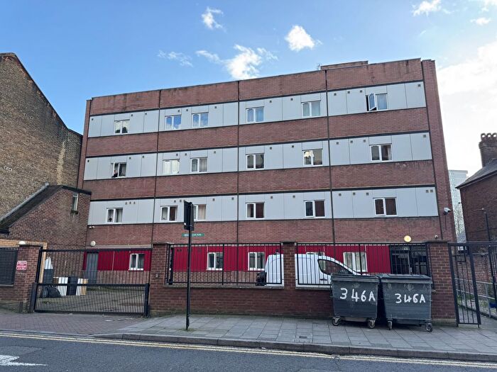 1 Bedroom Flat To Rent In Staybridge House, Chatham, Chatham, Kent, ME4