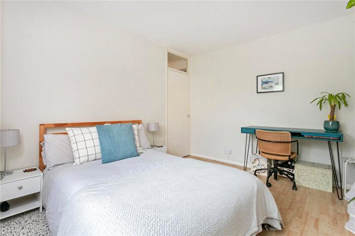 1 Bedroom Apartment For Sale In Escuan Lodge, Aberdeen Park, Highbury, London, N5