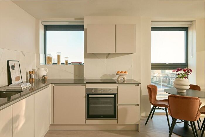2 Bedroom Flat To Rent In Warroch Place, Glasgow, G3