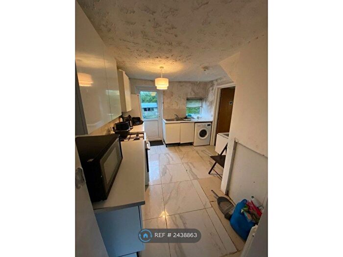 5 Bedroom End Of Terrace House To Rent In Willow Way, Hatfield, AL10