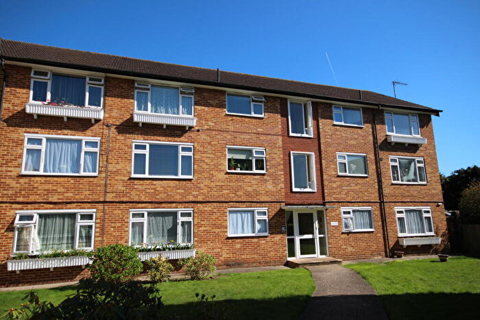 2 Bedroom Flat To Rent In Edwick Court, High Street, Cheshunt, Waltham Cross, Hertfordshire, EN8