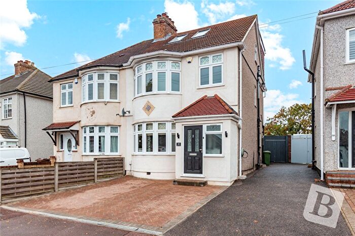 4 Bedroom Semi-detached House For Sale In Lincoln Avenue, Romford, RM7