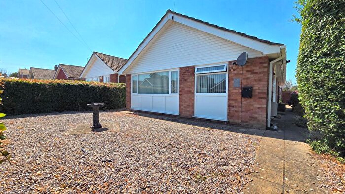 3 Bedroom Detached Bungalow For Sale In St. Roberts Way, Belton, NR31
