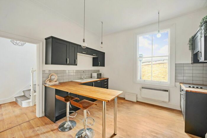 3 Bedroom Flat To Rent In Kew Road, Richmond, TW9