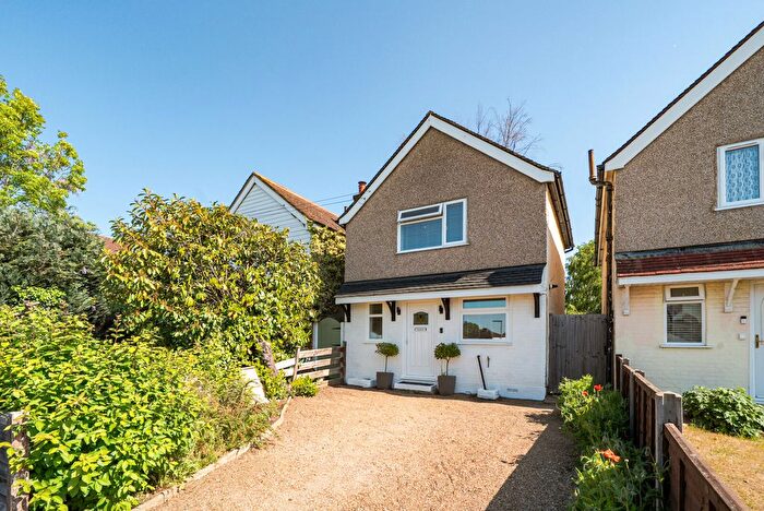 3 Bedroom Detached House For Sale In Bourneside Road, Addlestone, KT15