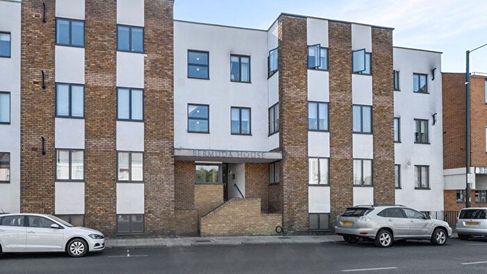 2 Bedroom Flat For Sale In B High Street, Hampton Wick, KT1