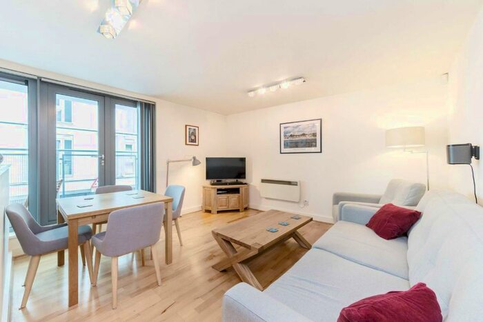 2 Bedroom Flat To Rent In Hardwicks Way, London, SW18
