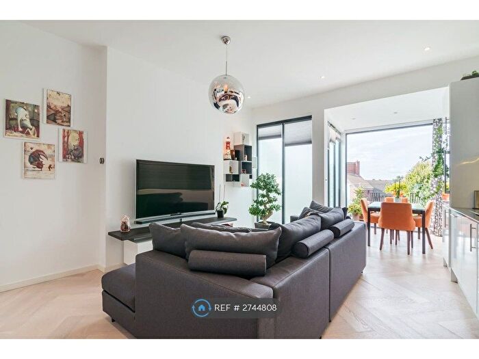 2 Bedroom Flat To Rent In Putney High Street, London, SW15