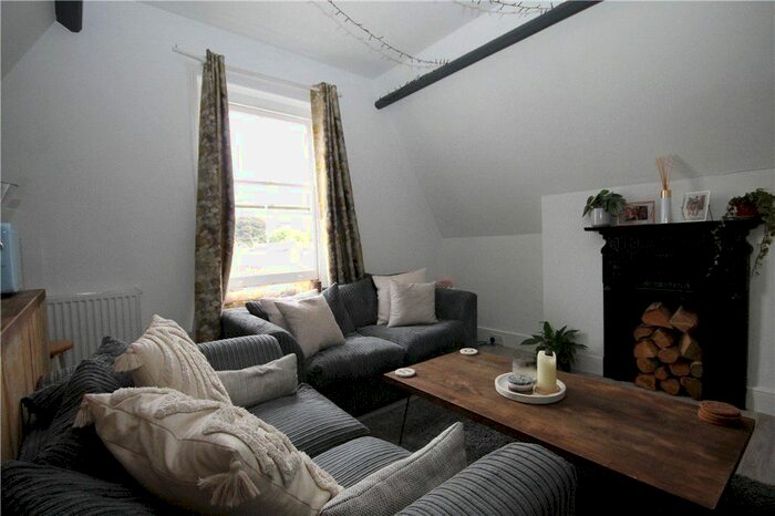 2 Bedroom Flat To Rent In York Road, Guildford, Surrey, GU1