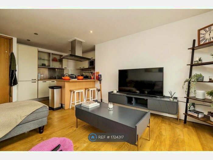 2 Bedroom Flat To Rent In Trinity Gate, Guildford, GU1