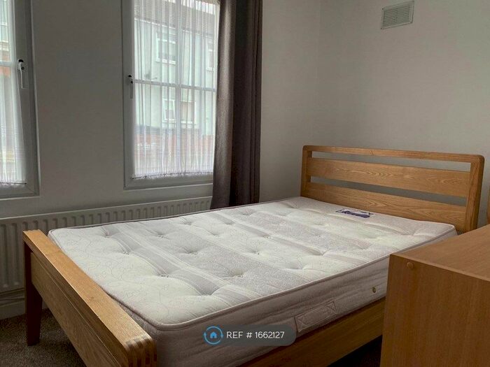 2 Bedroom Bungalow To Rent In Newland Street West, Lincoln, LN1