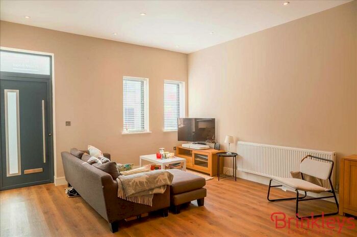 1 Bedroom Flat To Rent In Mount Road, London, SW19