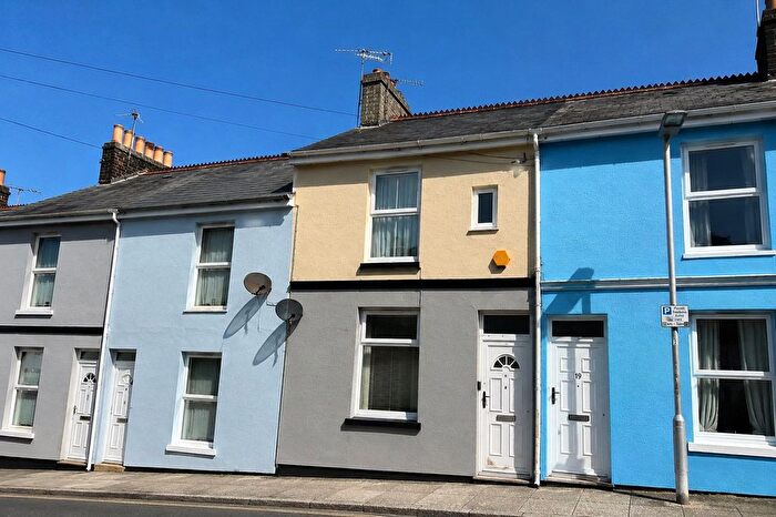 2 Bedroom Flat To Rent In Waterloo Close, Stonehouse, Plymouth, PL1