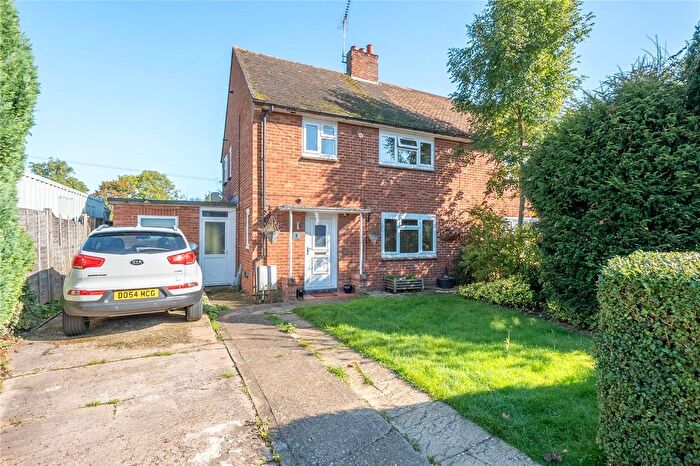 3 Bedroom Semi-Detached House For Sale In Lords Close, Stanbridge, LU7