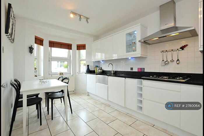 4 Bedroom Terraced House To Rent In Kersley Road, London, N16