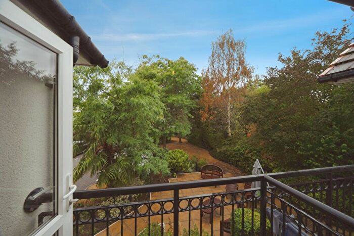 1 Bedroom Apartment For Sale In Mead Court, Addlestone, KT15