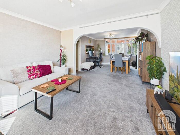 3 Bedroom End Of Terrace House For Sale In Lake View Road, Coventry, West Midlands, CV5