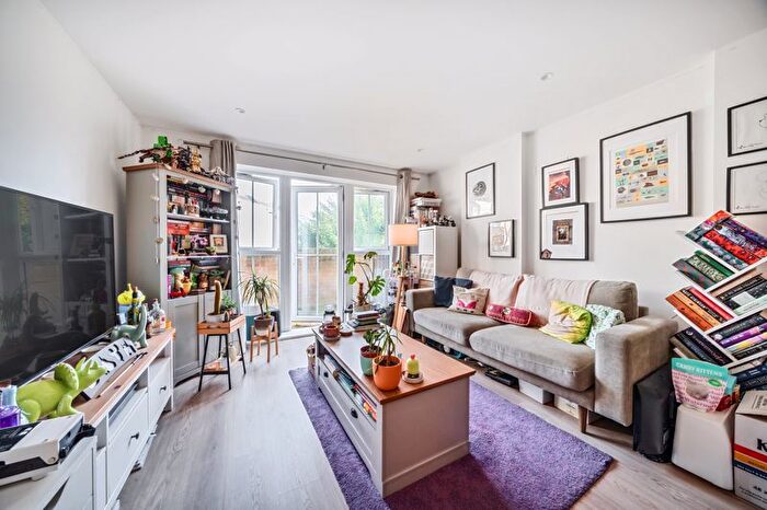 1 Bedroom Flat To Rent In Flambard Way, Godalming, GU7