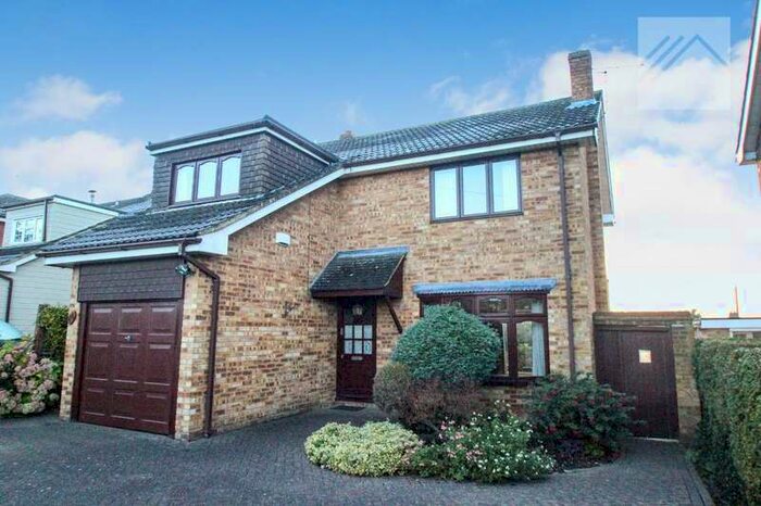 4 Bedroom Detached House For Sale In East Hanningfield Road, Rettendon Common, Chelmsford, CM3