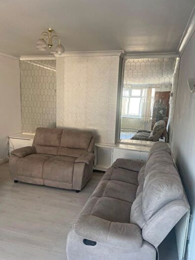 3 Bedroom Flat To Rent In Station Road, Gidea Park, RM2