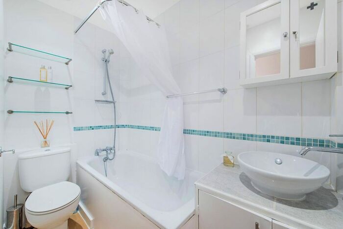 1 Bedroom Flat To Rent In Colville Gardens, Notting Hill, London, W11