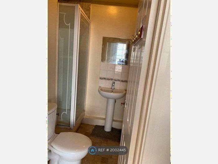 Studio To Rent In High Street, Chatham, ME4