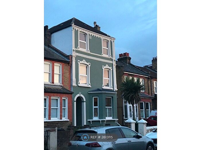 2 Bedroom Flat To Rent In Mackenzie Road, Beckenham, BR3