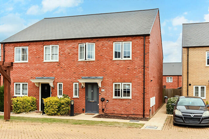 4 Bedroom Semi-Detached House For Sale In Sulgrave Way, Wellingborough, NN8