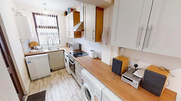 5 Bedroom House To Rent In School Road, Crookes, S10