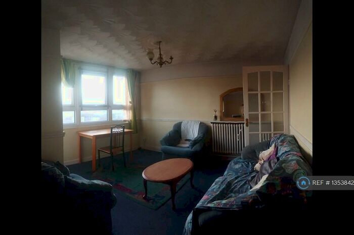 3 Bedroom Maisonette To Rent In Waring House, Bristol, BS1