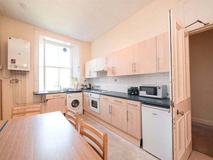 4 Bedroom Flat To Rent In Polwarth Gardens, Edinburgh, EH11